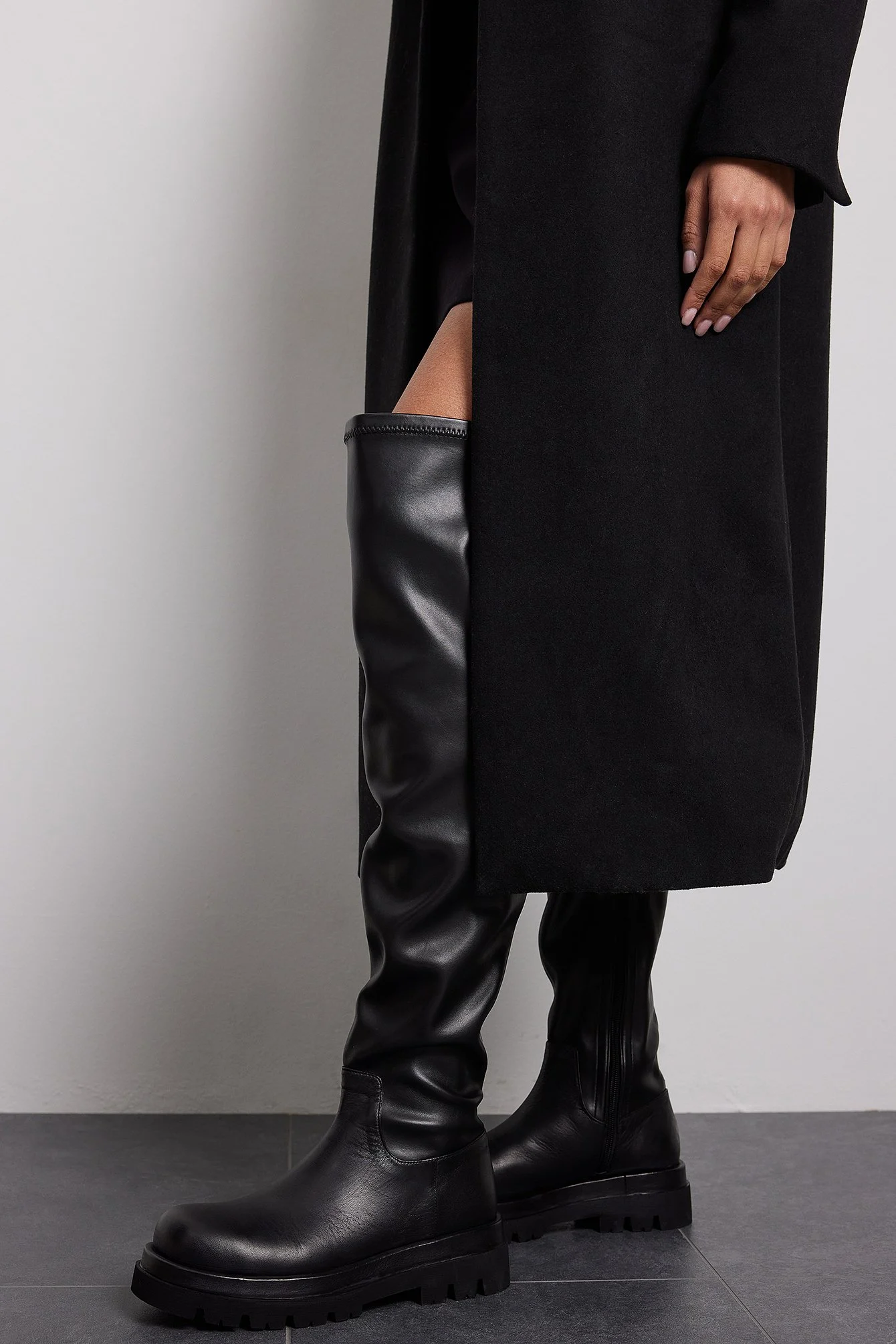 Weite Overknee-Stiefel aus Leder