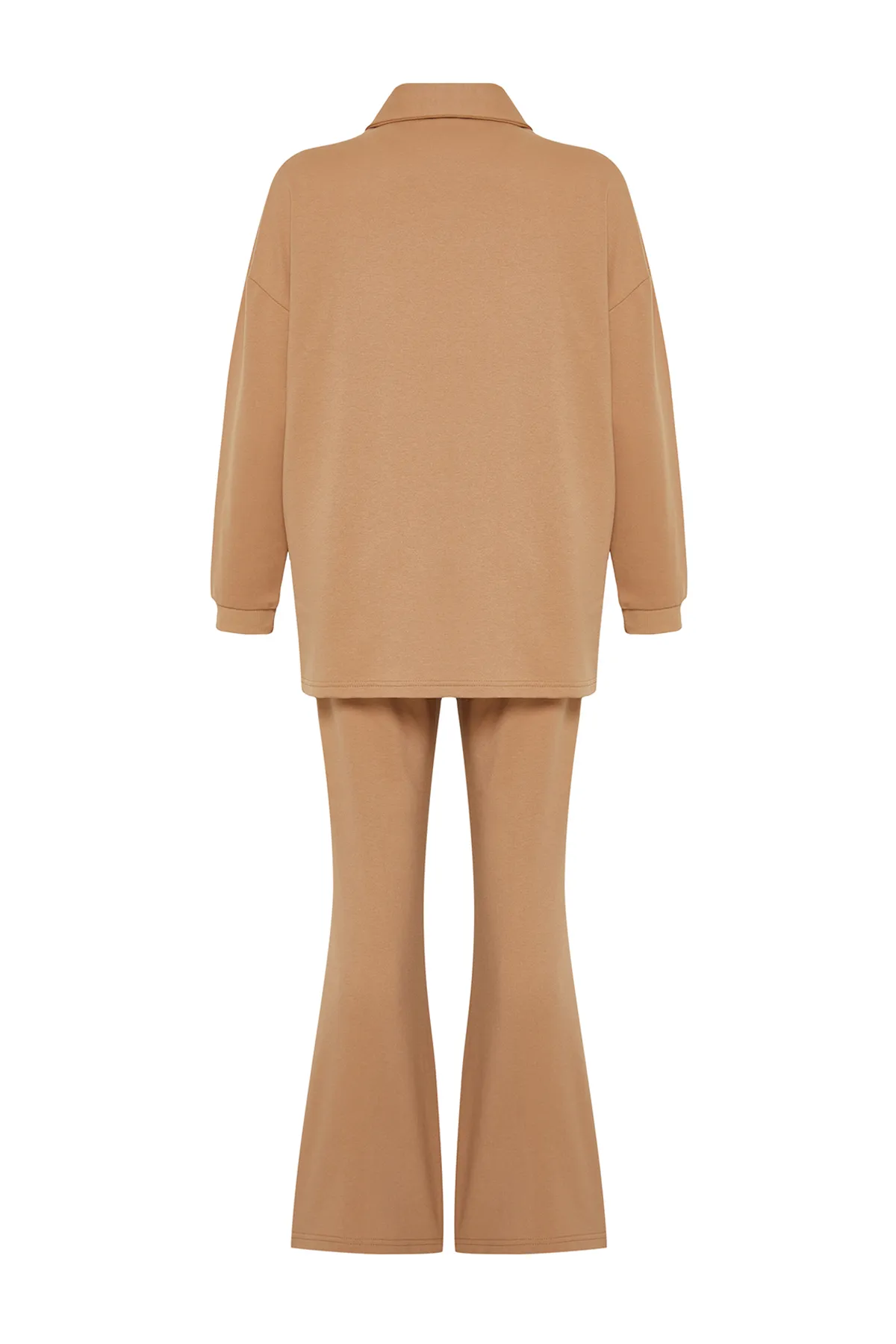 Trendyol Modest  Beiges Set aus Oberteil und Unterteil mit Polokragen und goldenen Knöpfen TCTSS24US00057