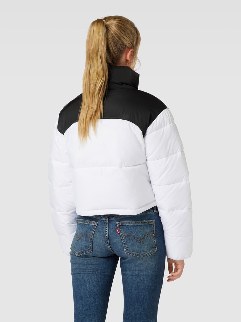 Cropped Steppjacke mit Label-Detail in weiss