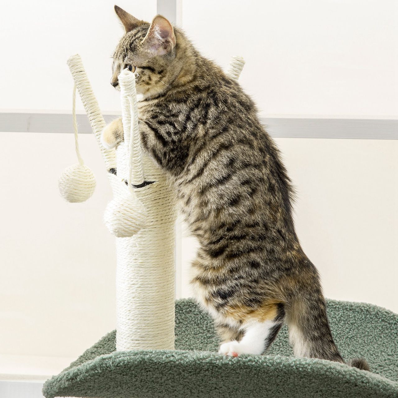 PawHut Kratzbaum 123H cm Kletterbaum Katzenbaum mit Liegekorb und Sisalsäule