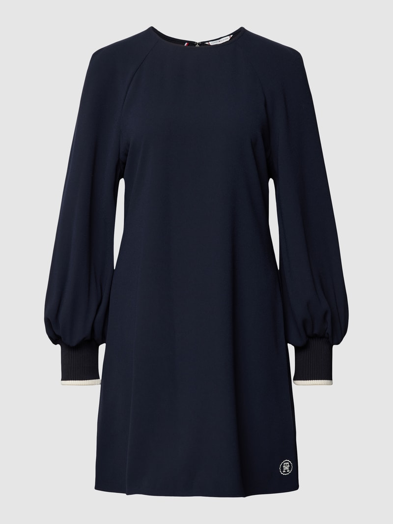 Knielanges Kleid mit Teilungsnähten in marineblau