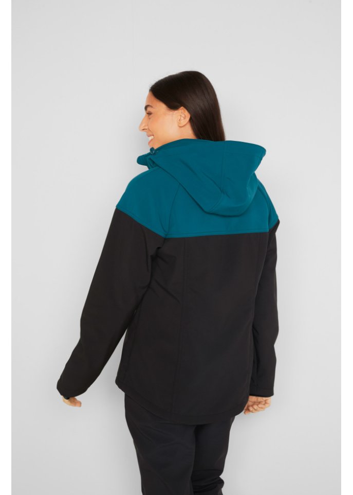 Softshelljacke mit abnehmbarer Kapuze