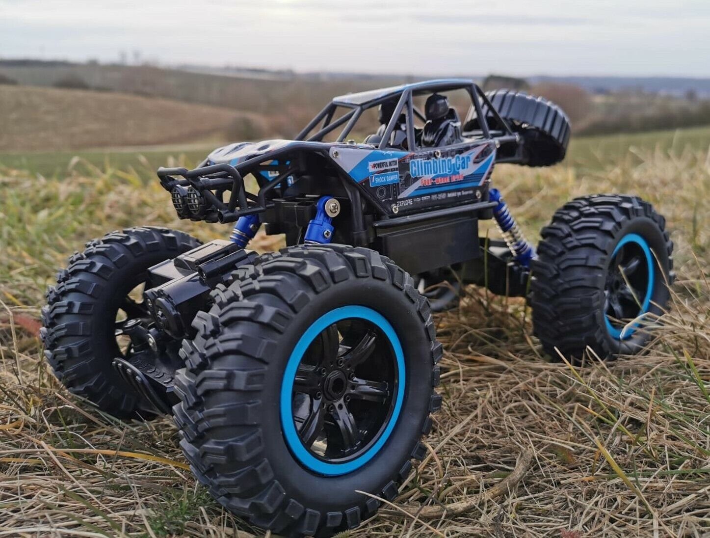BruKa RC-Monstertruck Robuster Geländewagen X-FIGHTER, Ferngesteuertes Auto mit 4x4 Allradantrieb, 30cm