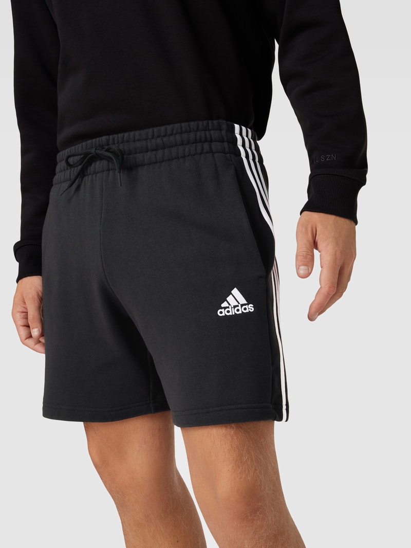 Shorts mit Label-Stitching in schwarz