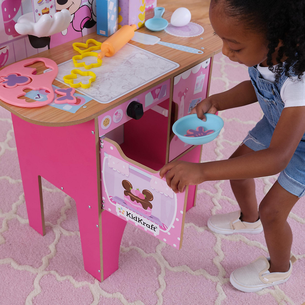 Minnie Mouse 2-in-1 Bakery & Kitchen