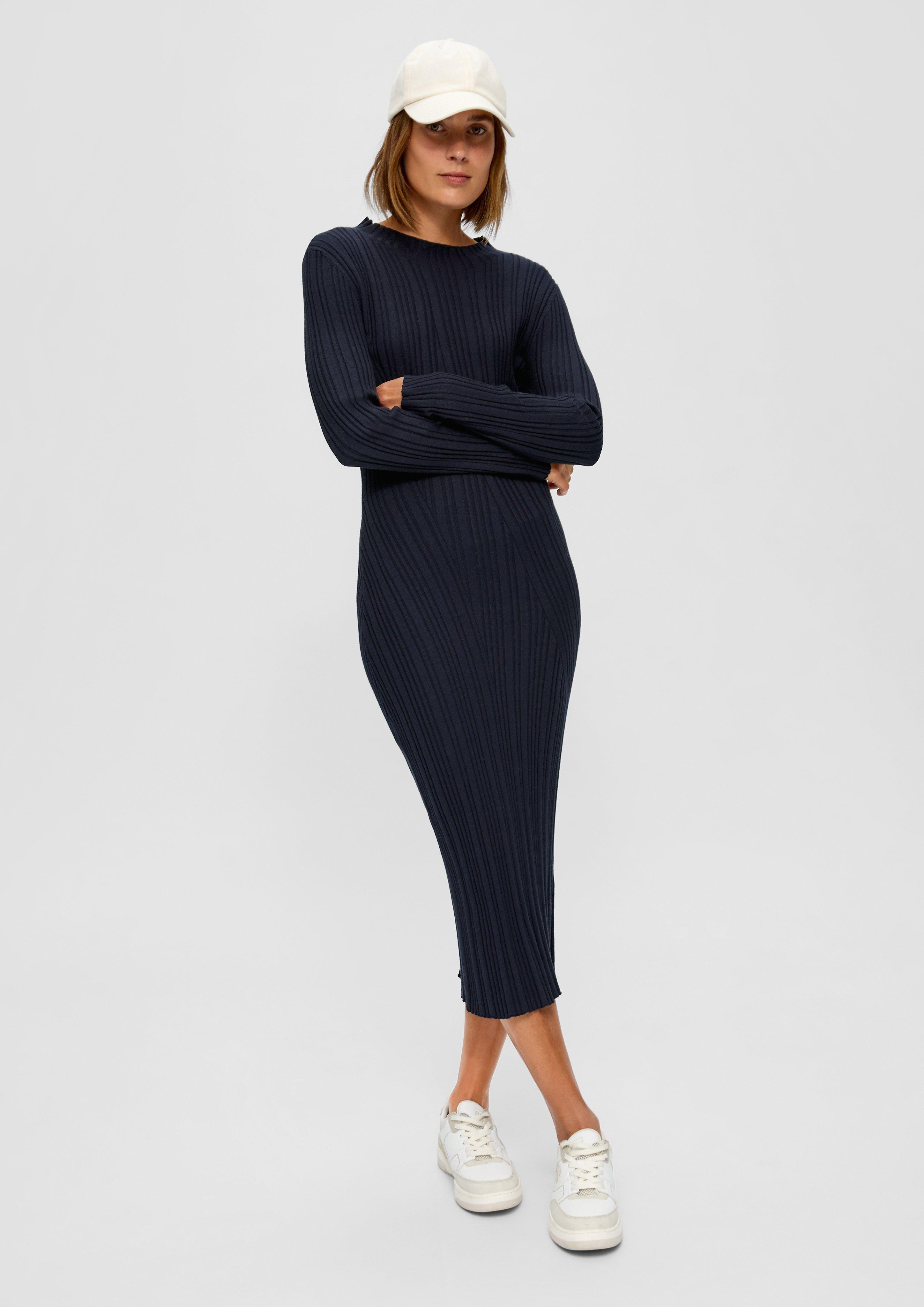 Geripptes Midikleid aus Viskosemix  2134384-5959