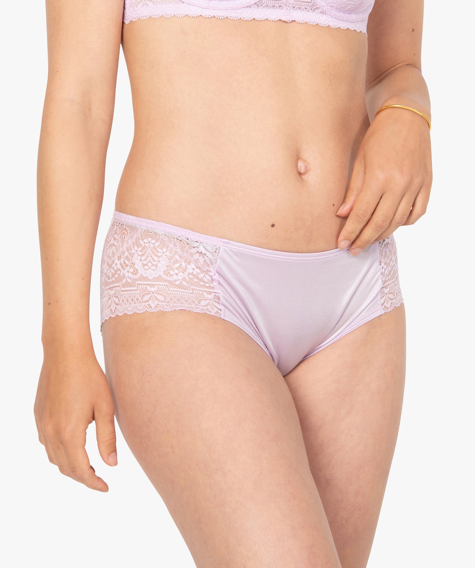 Shorty femme en satin et hanches en dentelle | GEMO