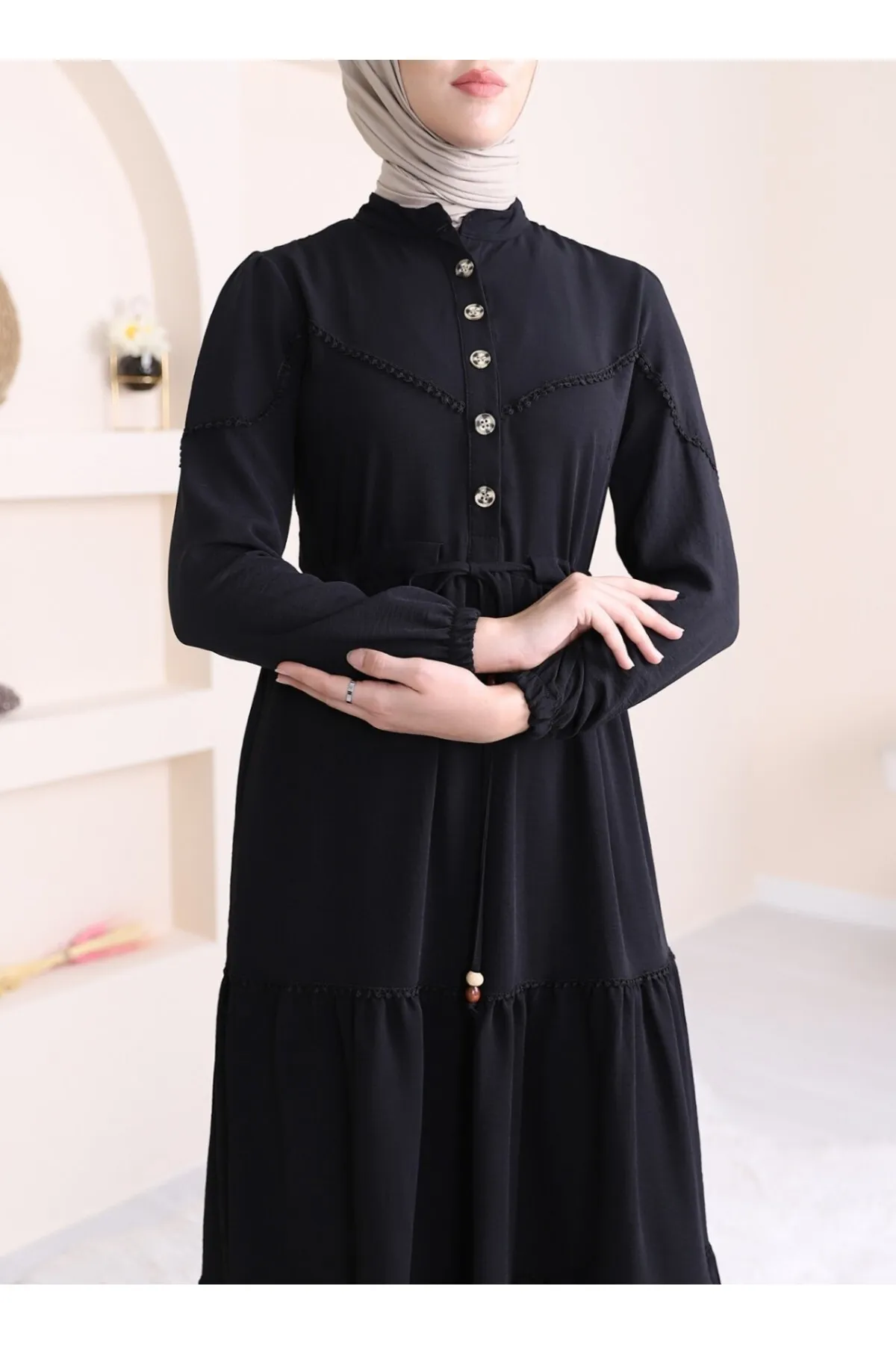 Modamorfo  Halb geknöpftes Spitzenkleid