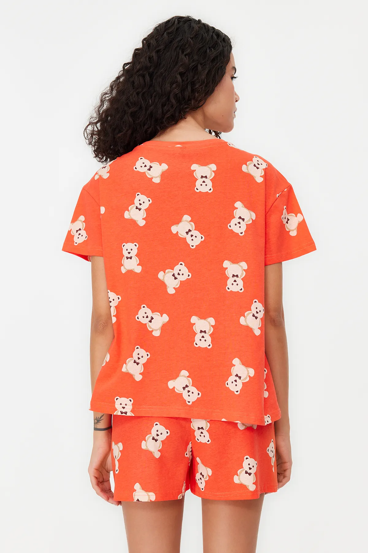 Trendyol Collection  Zimtfarbenes, gestricktes Pyjama-Set mit T-Shirt und Shorts aus 100 % Baumwolle mit Teddybär-Muster THMSS23PT00005