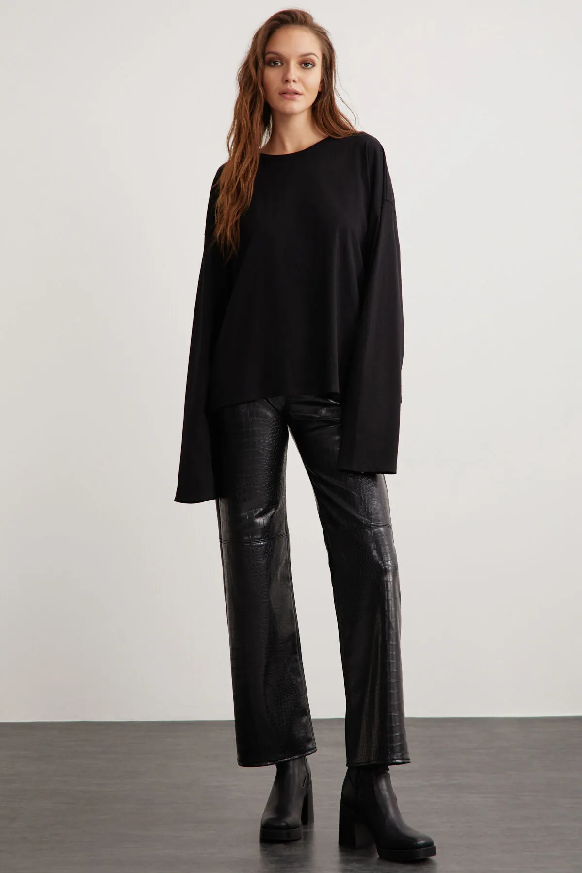 GRIMELANGE  Basıl Damen-T-Shirt aus 100 % Baumwolle, Rundhalsausschnitt, Oversize-Passform, langärmlig, Schwarz
