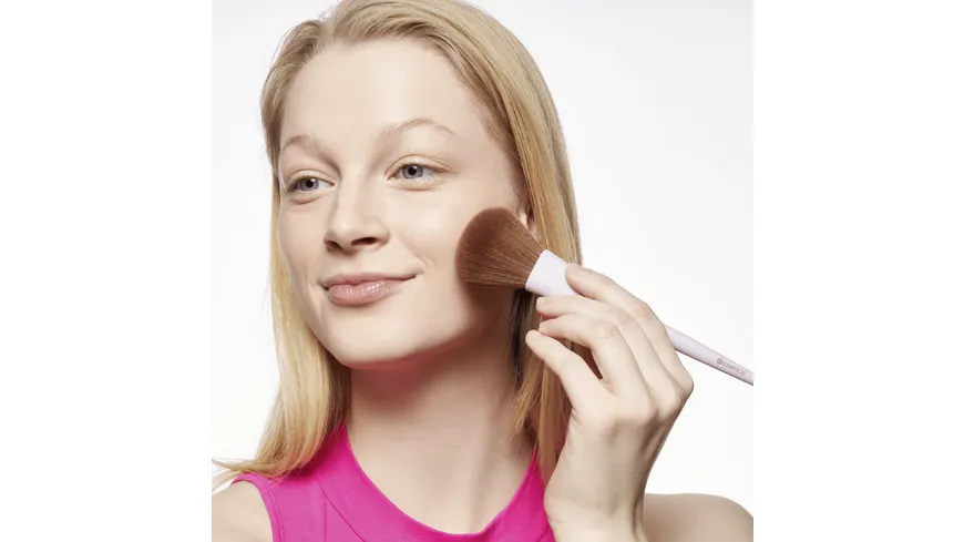 essence Powder Brush