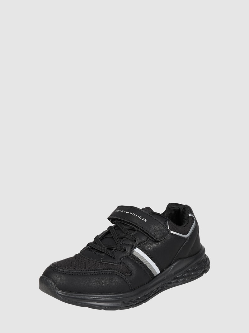 Sneaker in Leder-Optik in schwarz