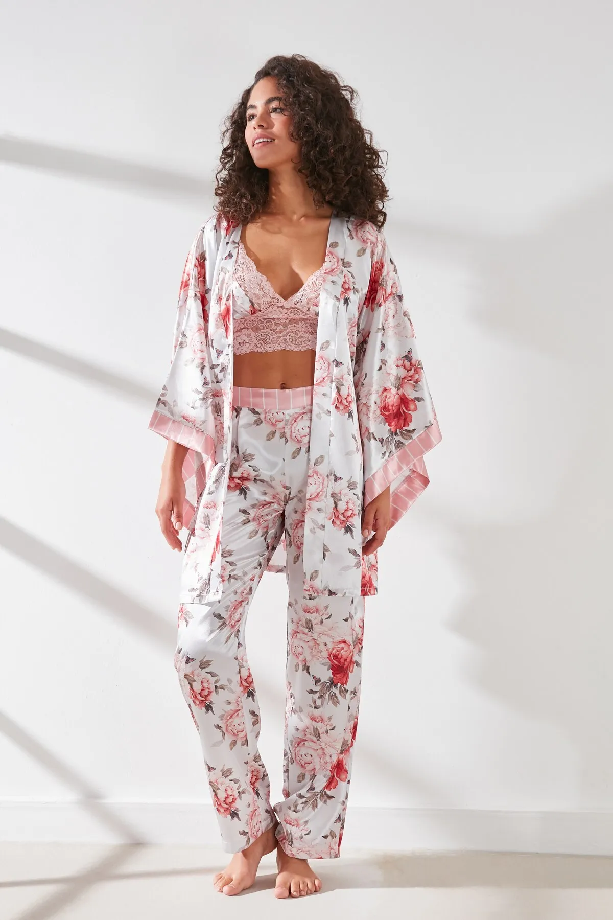 C&City  Bralette-Morgenmantel mit Hose, 3-teiliges Satin-Pyjama-Set 9064, Rosa/Ecru