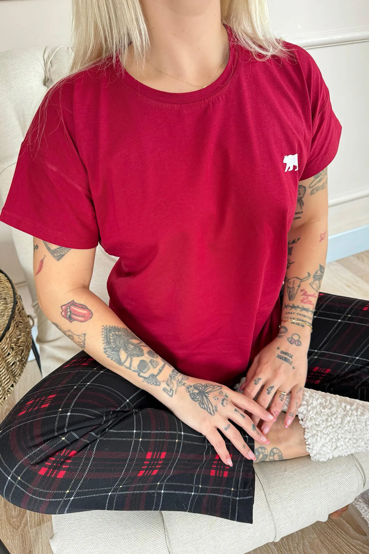 Pijamaevi  Kurzarm-Pyjama „Dear Family“ mit bordeauxrotem Bärenmotiv – Damen-Set