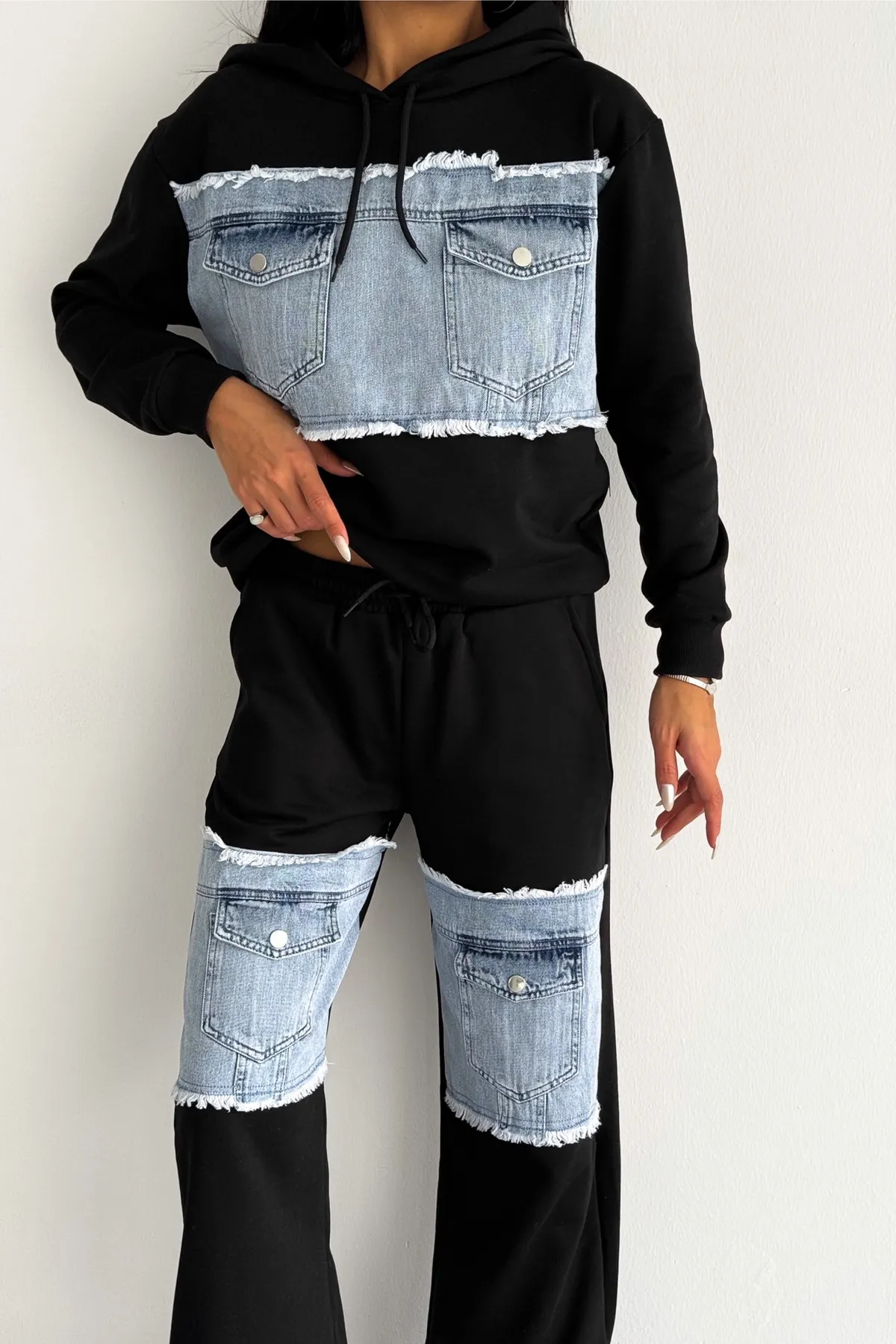 FEMELLE  Set aus Unterteil und Oberteil aus Denim-Jeans mit Streifen, Taschendetail und Kapuze