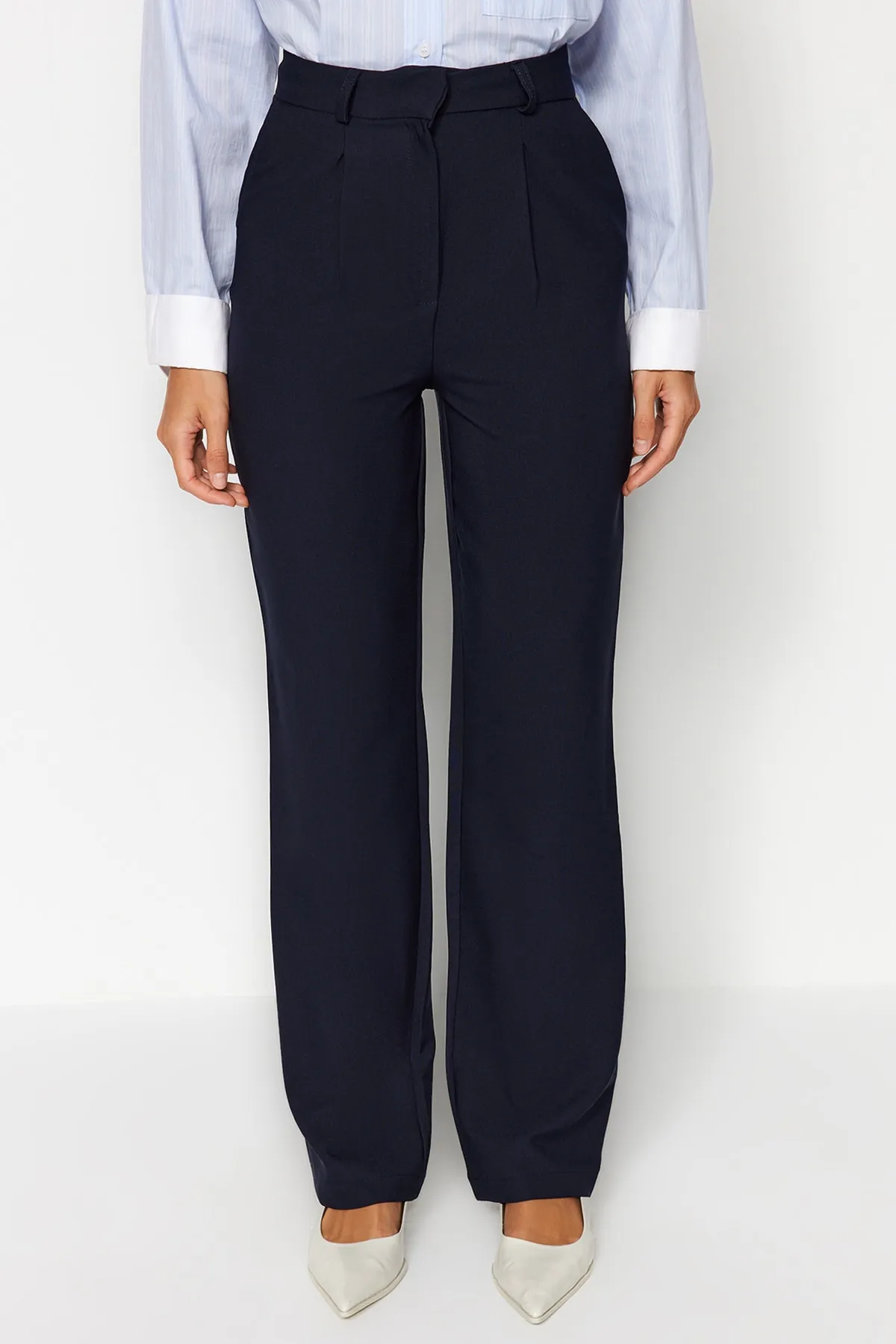 Trendyol Collection  Marineblaue, plissierte Webhose mit weitem Bein TWOSS21PL0155
