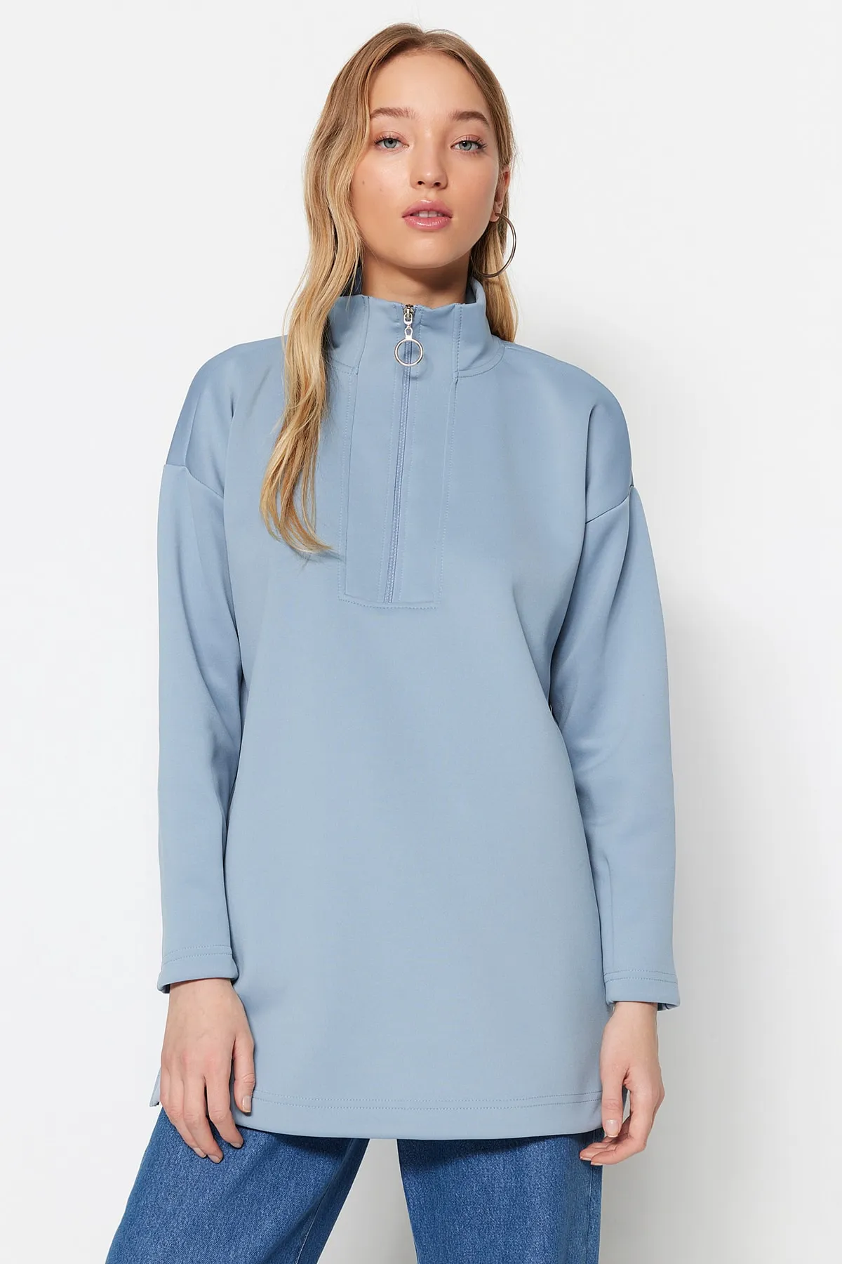 Trendyol Modest  Blaues, schlicht gestricktes Taucher-/Scuba-Sweatshirt mit Reißverschluss und detailliertem Ausschnitt TCTAW23TW00198