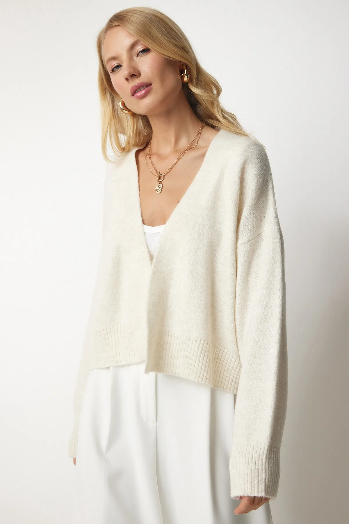 Happiness İstanbul  Cremefarbene Basic-Strickjacke für Damen PJ00001