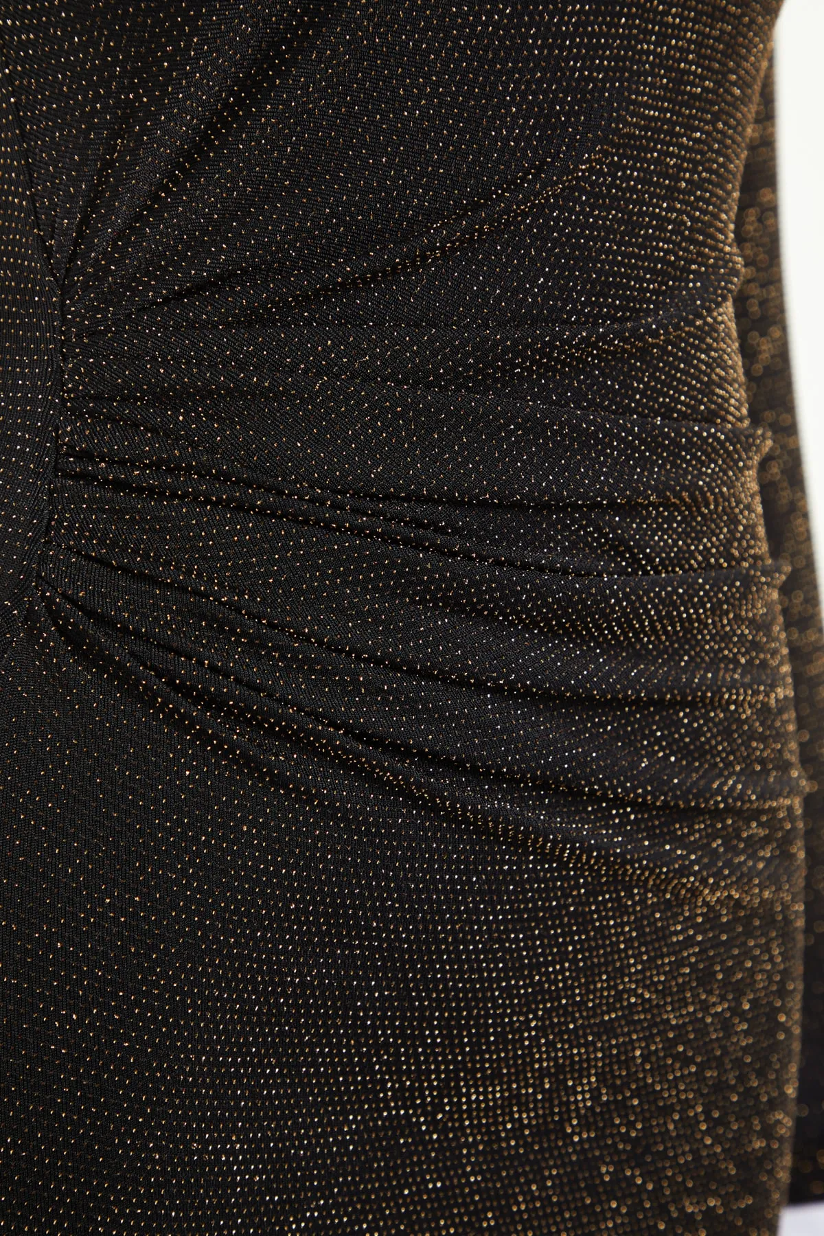 Trendyol Collection  Elegantes Abendkleid mit goldenem Lurex-Raffendetail TPRAW22EL1228