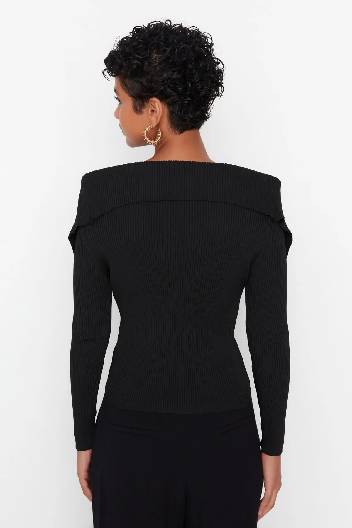 Trendyol Collection  Schwarzer Strickpullover mit Kragendetail TWOAW22KZ0993