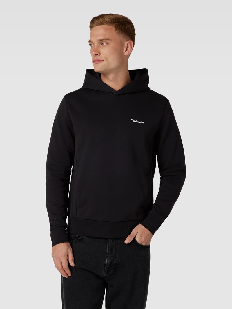 Hoodie mit seitlichen Eingrifftaschen in schwarz