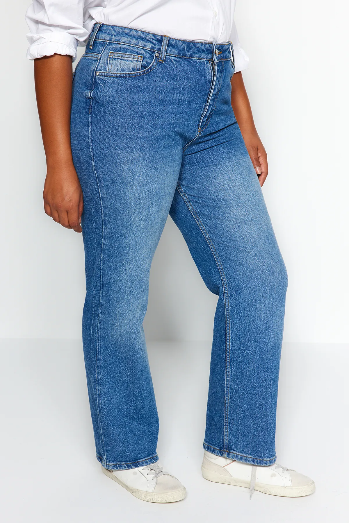 Trendyol Curve  Dunkelblaue Straight-Fit-Jeans TBBAW24CJ00045