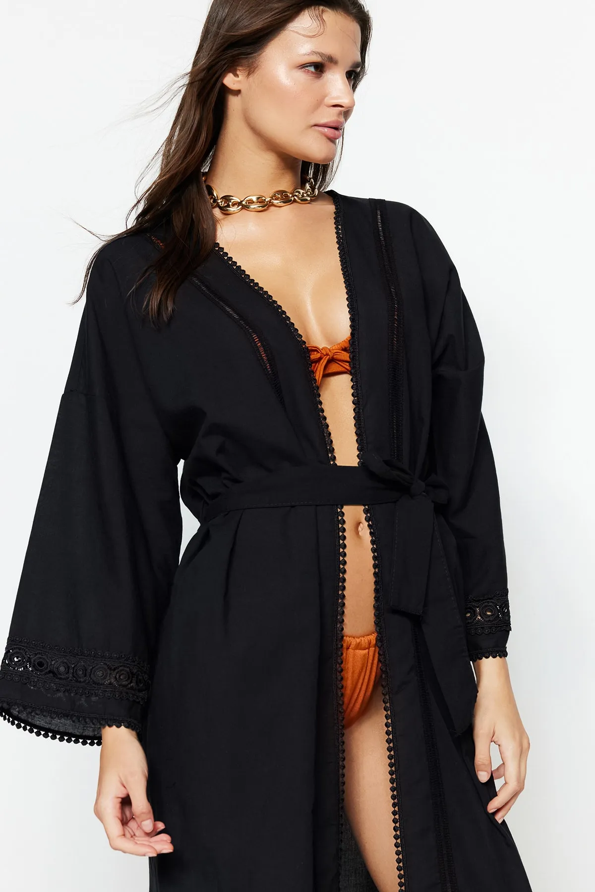 Trendyol Collection  Kimono und Kaftan aus 100 % Baumwolle mit schwarzem Midi-Webband mit Gürtel, Zubehör TBESS21KM0008