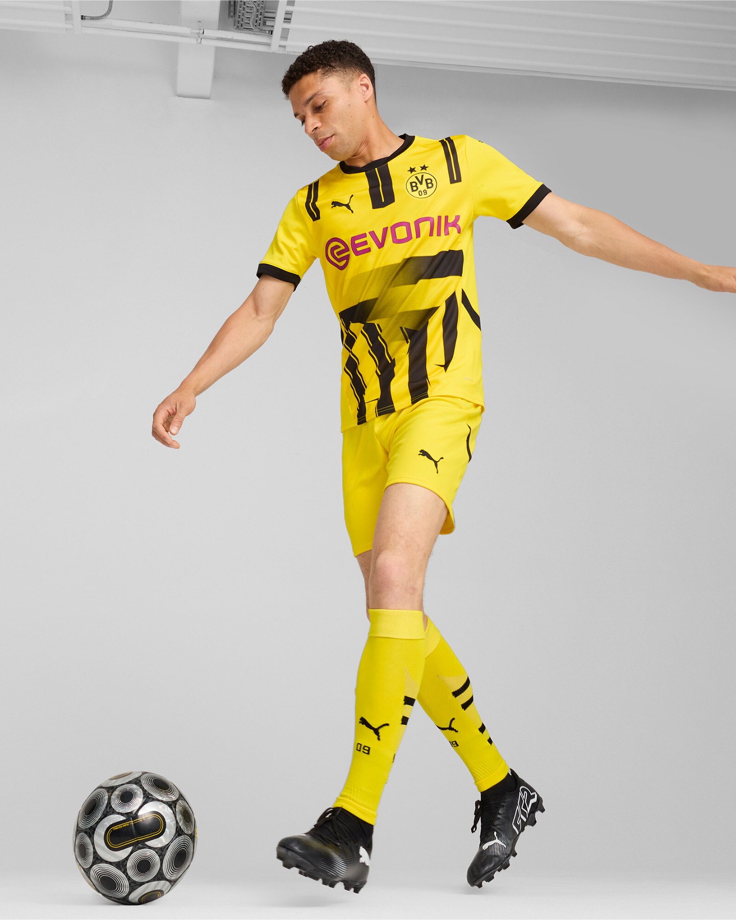 Oficiálna replika futbalového dresu Puma Borussia Dortmund Cup 24-25 M 775680-01
