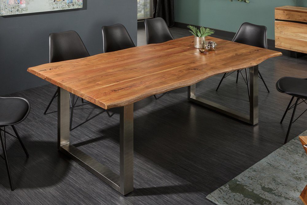 riess-ambiente Baumkantentisch MAMMUT NATURE 160cm honigfarben (natur) / silber (Einzelartikel, 1-St), Massivholz · Edelstahl-Kufen · 3,5cm Platte · Akazie · Industrial
