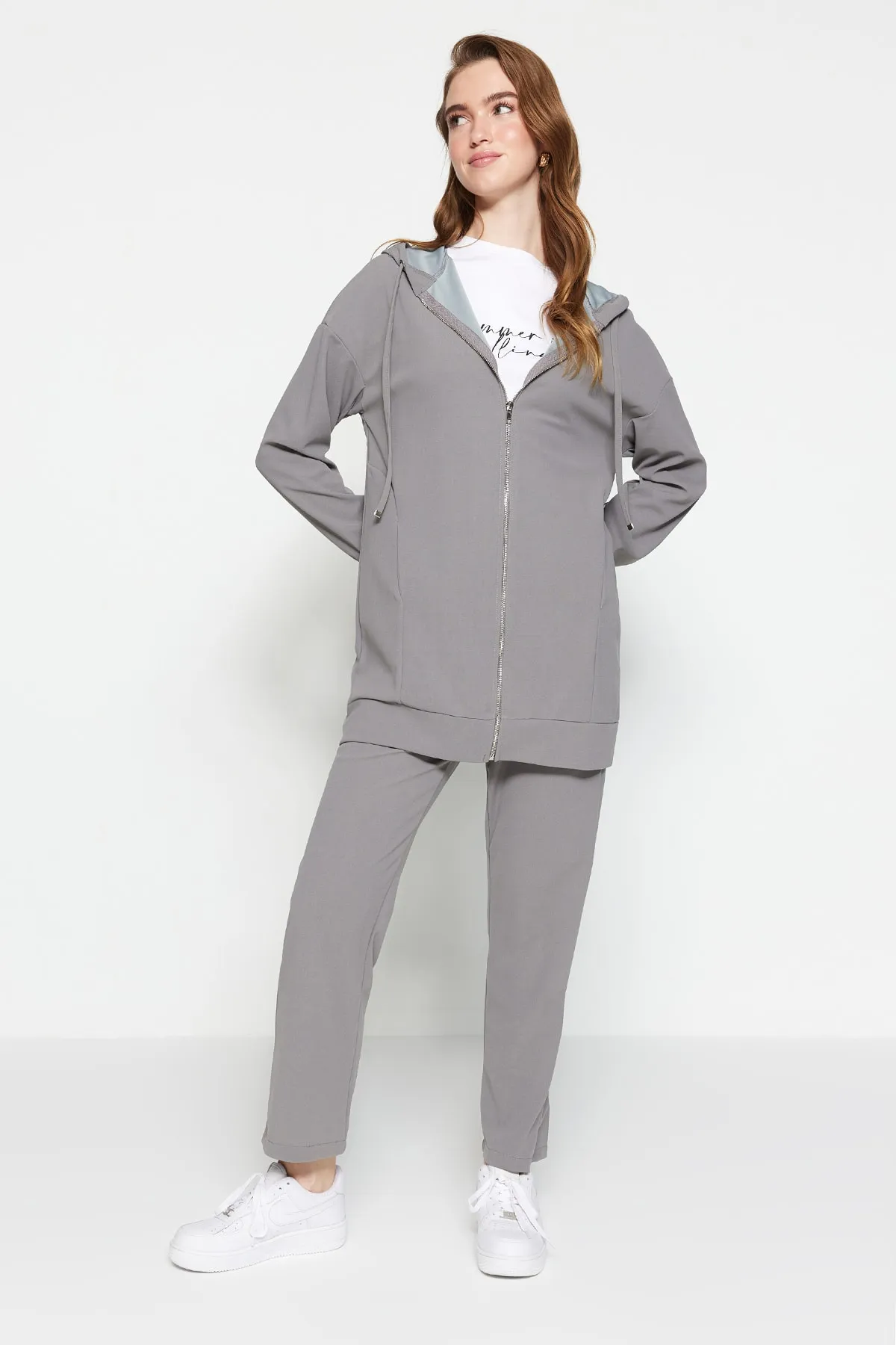 Trendyol Modest  Graues Strick-Trainingsanzug-Set mit Kapuze und Reißverschluss TCTSS21EM0091