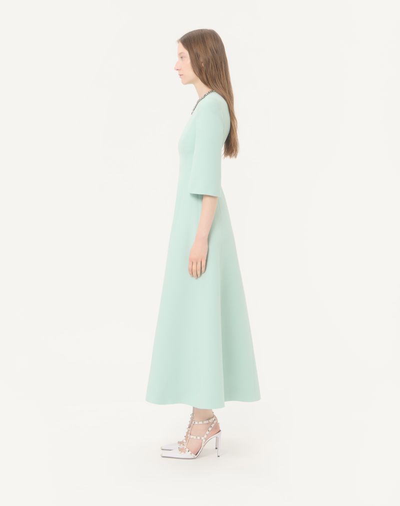 Vestido midi de crepe bordado