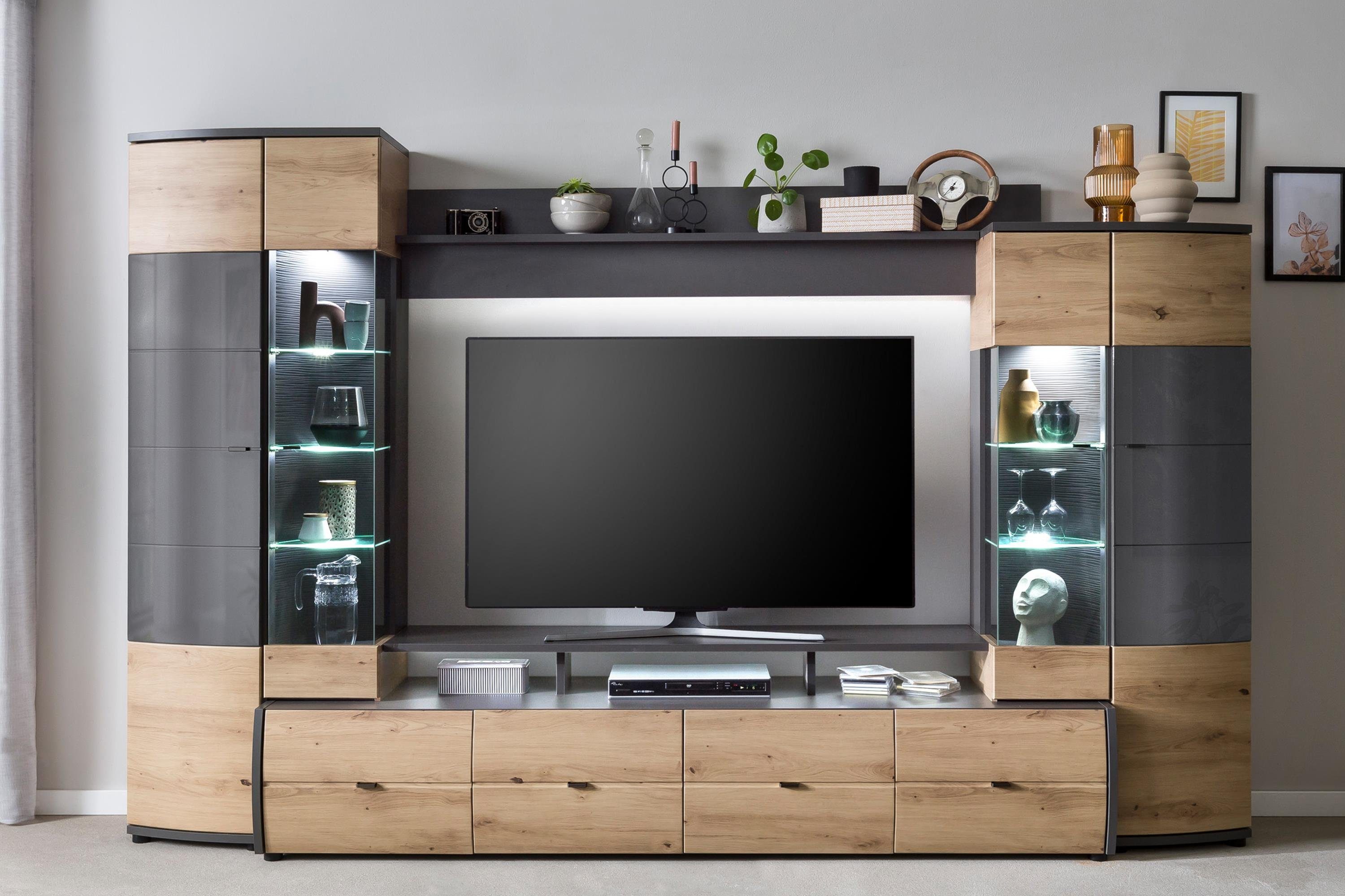 möbelando Wohnwand Flori, Moderne Wohnwand, Front aus MDF in Artisan-Eiche / Anthrazit mit Glasabsetzung, Korpus aus melaminharzbeschichteter Spanplatte in Anthrazit / Artisan-Eiche, mit 1 TV-Lowboard, 1 Wandboard, 2 Vitrinen, mit 4 Türen, 4 Schubkäs