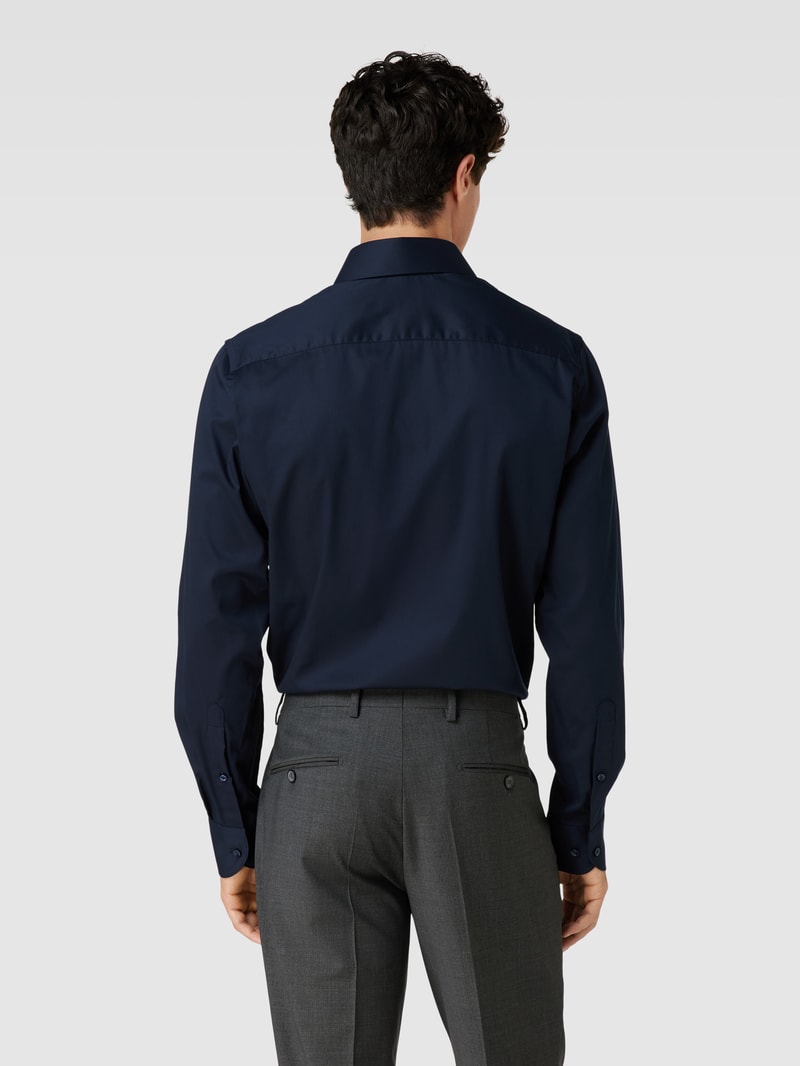 Business-Hemd mit Knopfleiste Modell 'Cutaway' in marineblau