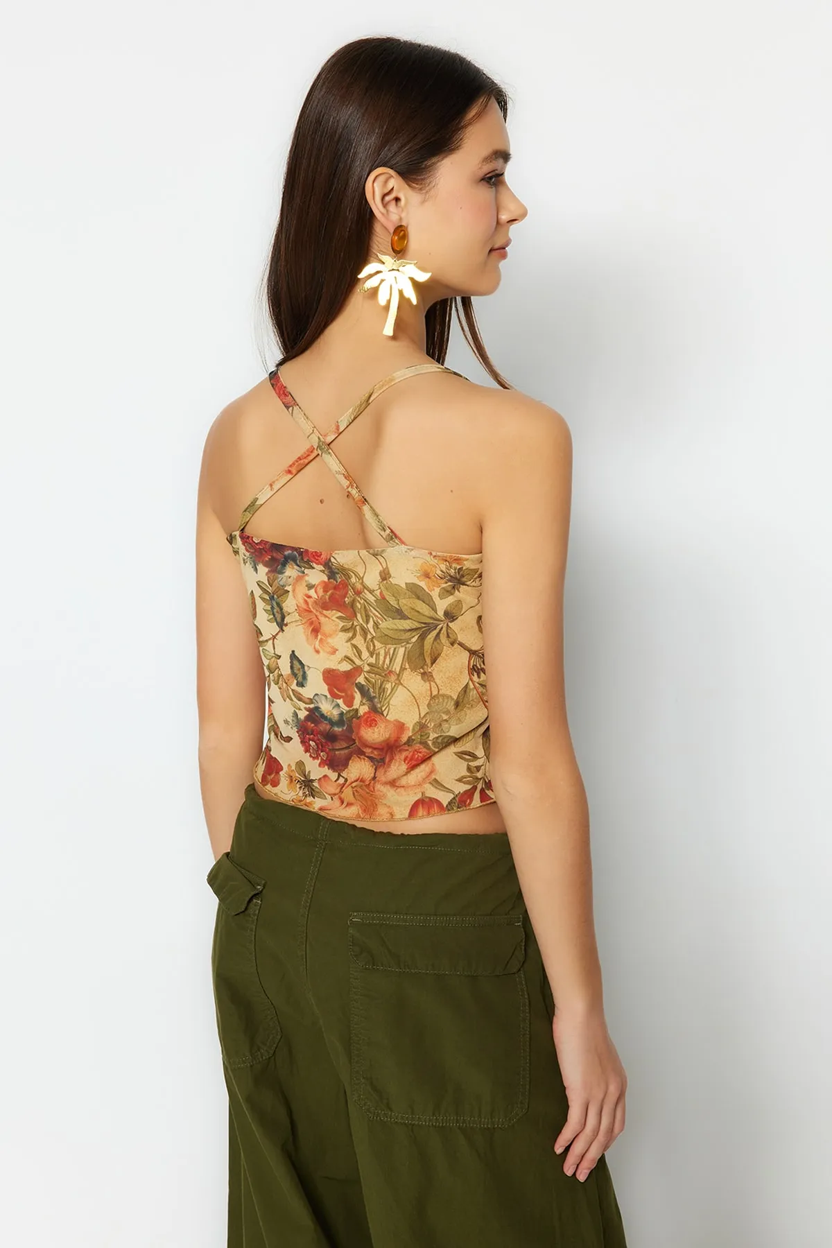 Trendyol Collection  Mehrfarbige, floral gemusterte, taillierte, bauchfreie, gefütterte Strickbluse aus dehnbarem Tüll TWOSS23BZ00710
