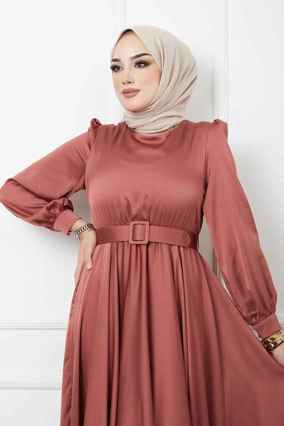 Olcay  Ausgestelltes Abendkleid mit Gürtel-Accessoires Dried Rose 1602