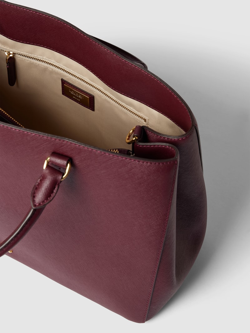 Satchel mit Label-Applikation in bordeaux rot