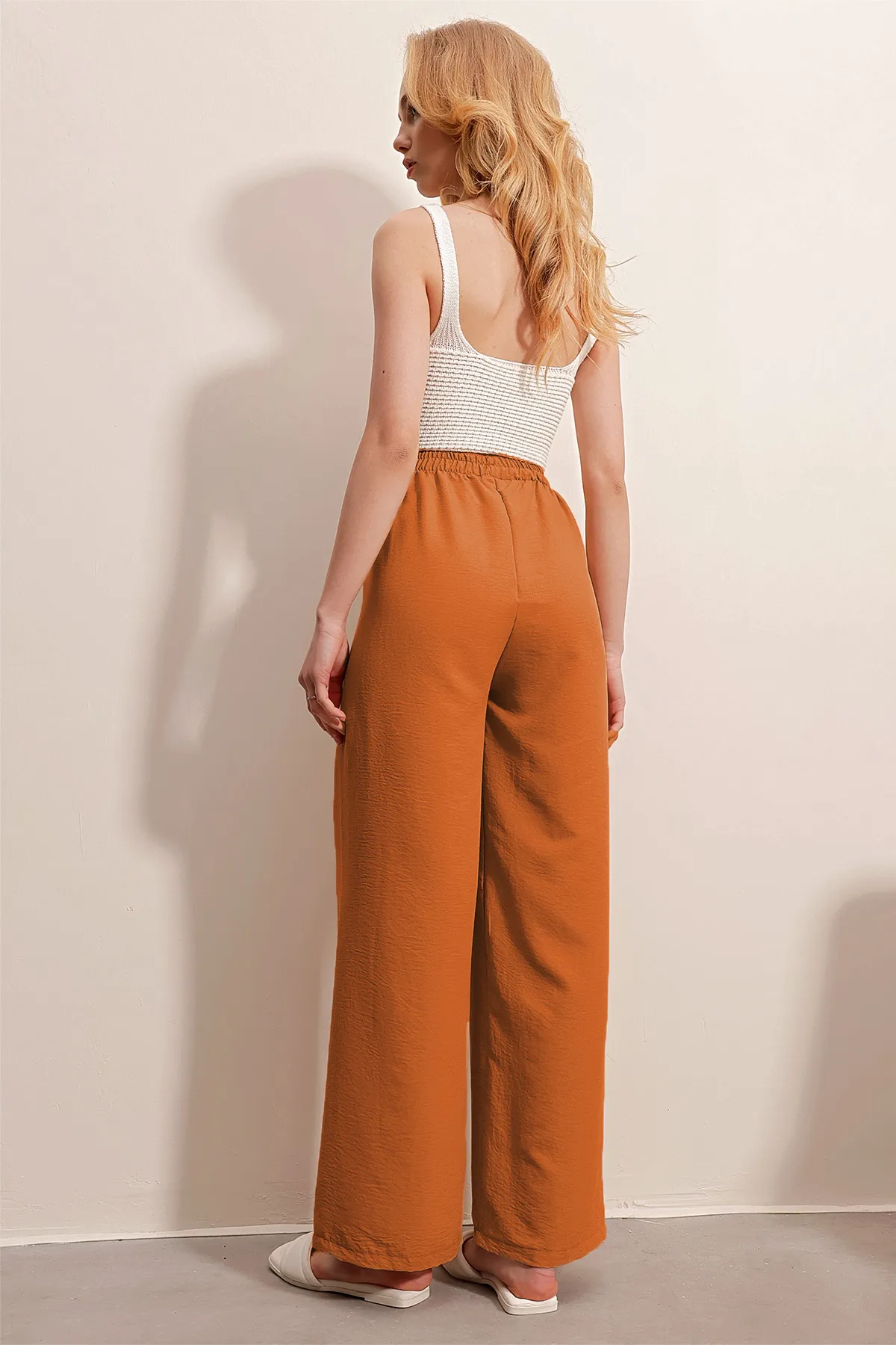 Trend Alaçatı Stili  Cinnamon Elastic Waist Relaxed Cut Aerobin-Hose für Damen