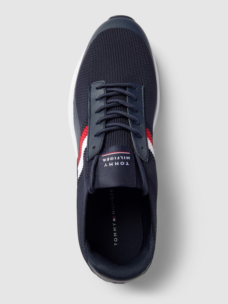 Sneaker mit Label-Details in marineblau