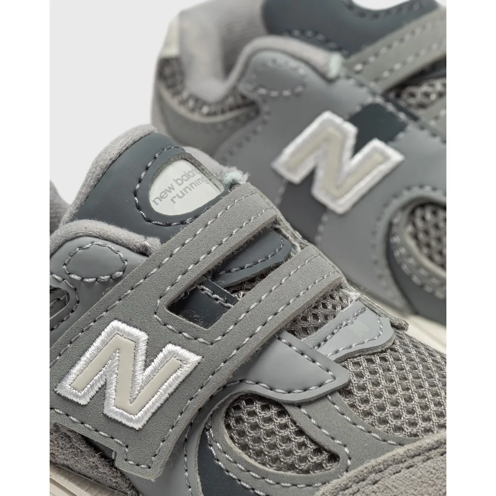 New Balance 2002R IV2002ST / grau