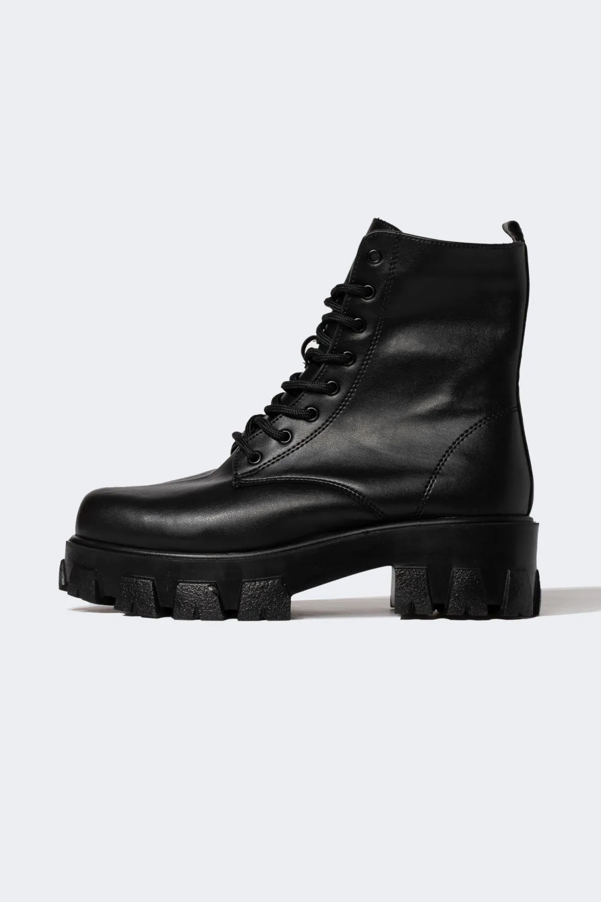 DeFacto  Damenstiefel aus Kunstleder mit hoher Sohle zum Schnüren und Reißverschluss