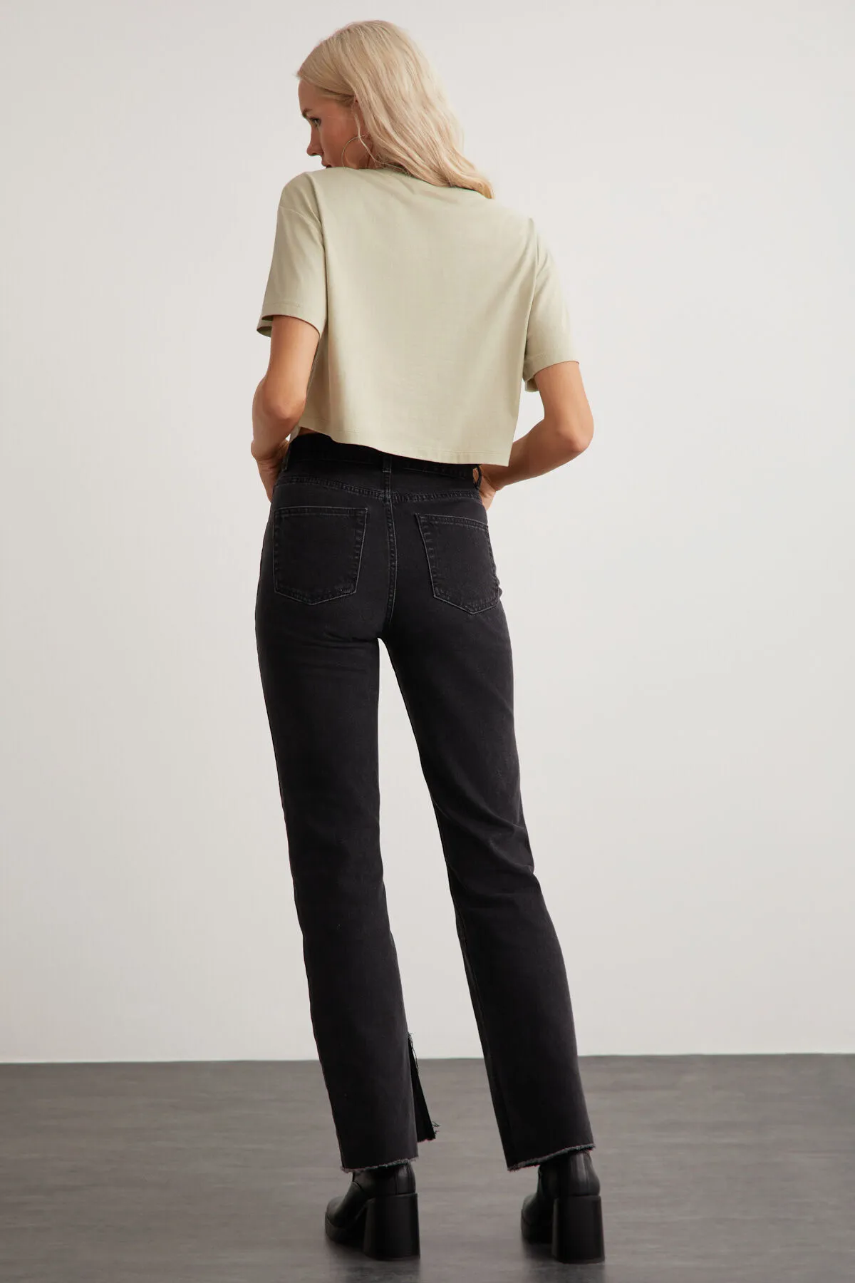 GRIMELANGE  Keanne Damen-T-Shirt in Hellkhaki aus 100 % Baumwolle in Beige mit Stickerei-Detail