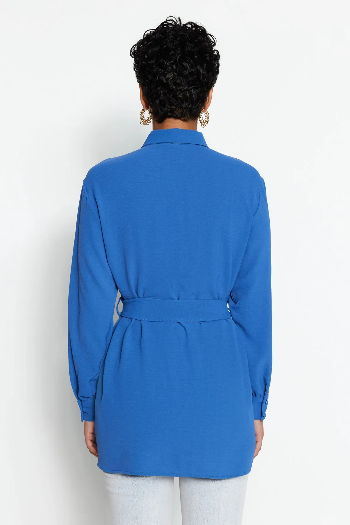 Trendyol Modest  Indigoblaues gewebtes Hemd mit Gürtel und versteckter Knopfleiste TCTSS21TN0049