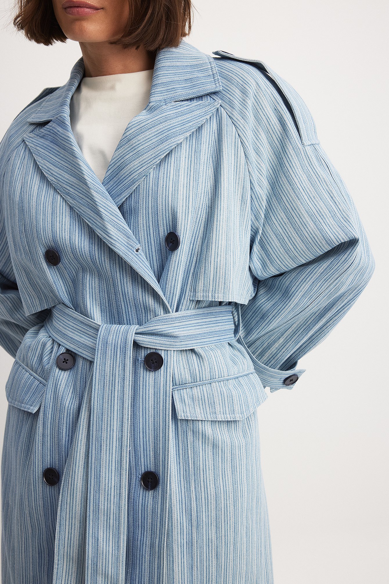 Gestreifter Oversized-Trenchcoat mit Gürtel