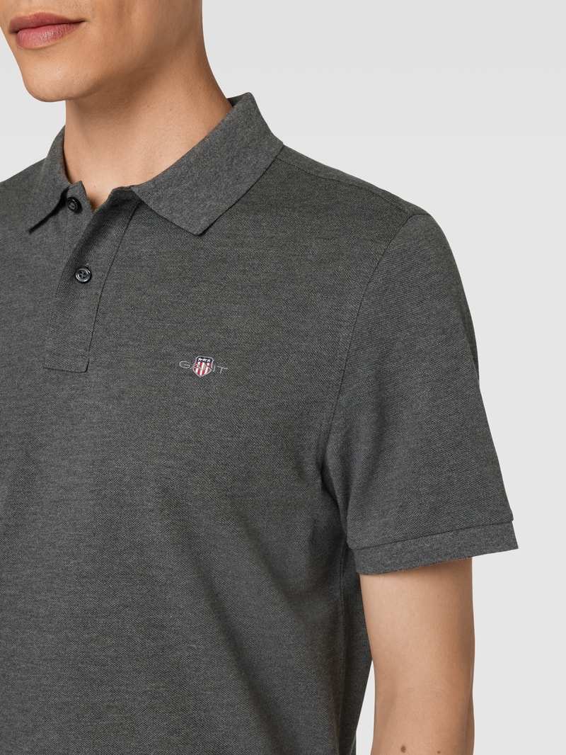 Poloshirt mit seitlichen Schlitzen Modell 'SHIELD' in anthrazit meliert