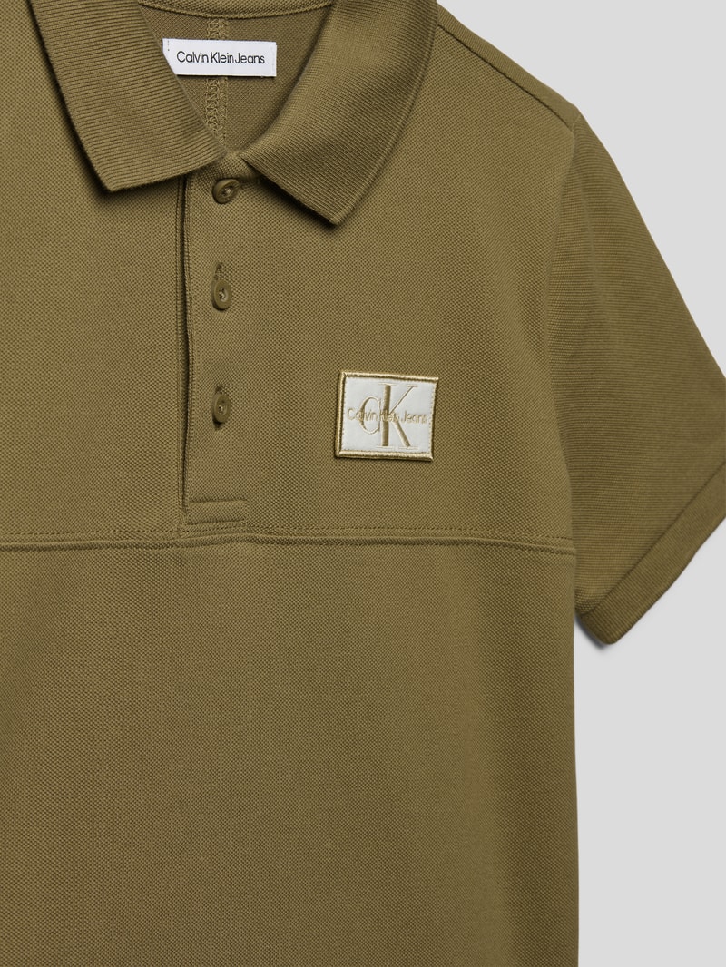 Poloshirt mit Label-Patch Modell 'BADGE PIQUE' in schokobraun