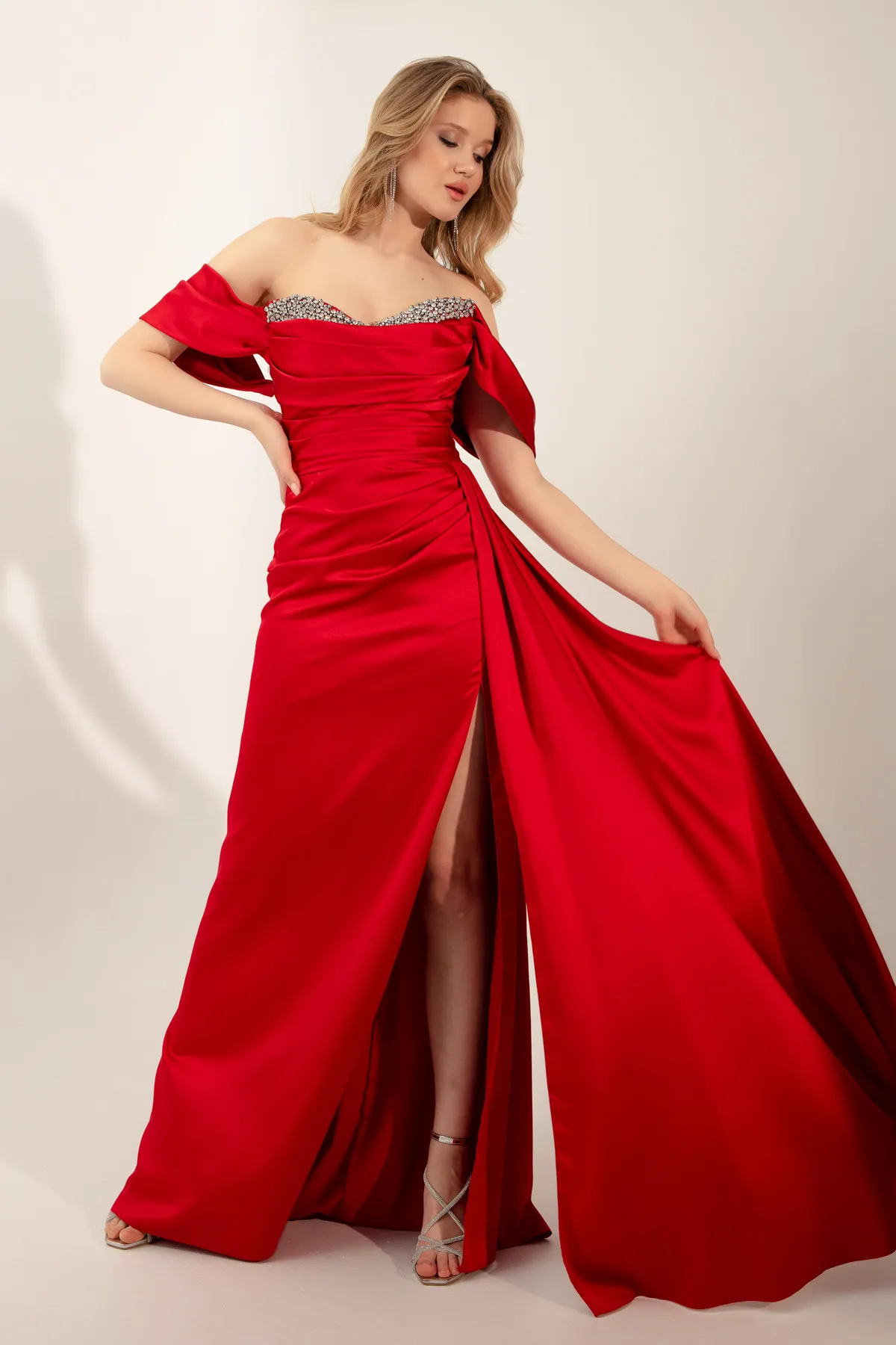 Lafaba  Rotes Abendkleid aus Satin mit U-Boot-Ausschnitt und Schlitz für Damen
