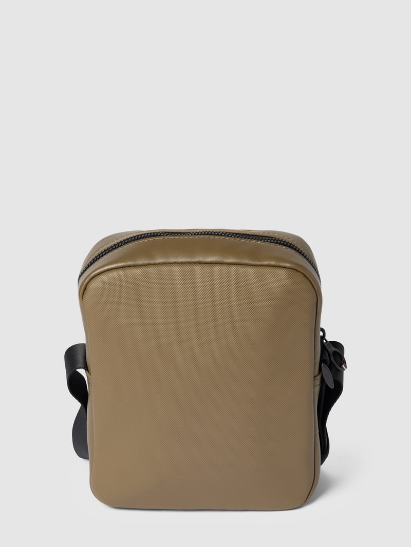 Crossbody Bag mit Label-Print Modell 'PIQUE' in schlamm