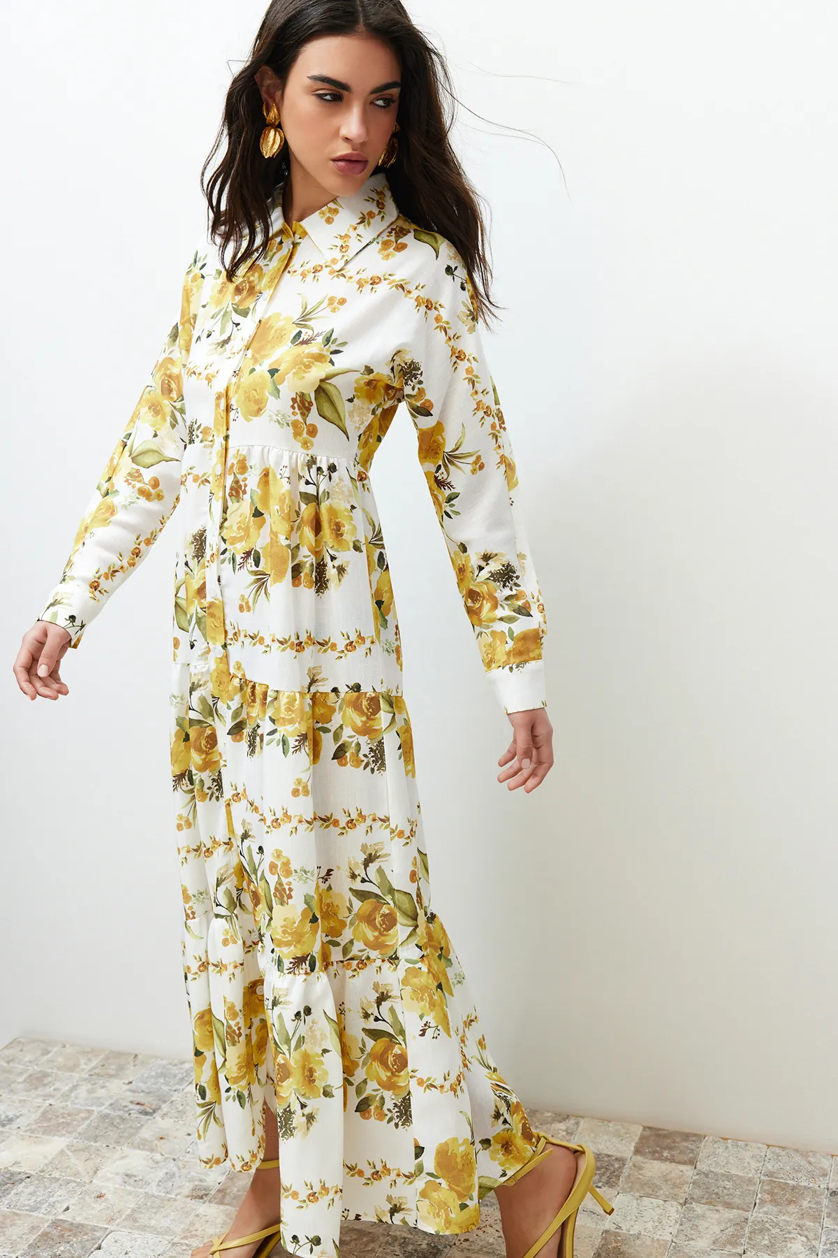 Trendyol Modest  Gelbes, mit Blumenmuster gewebtes Hemdkleid in Leinenoptik TCTSS24EB00104