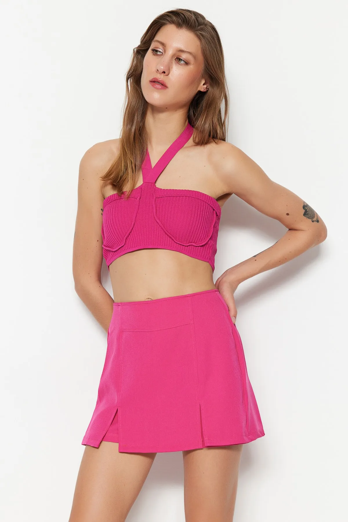 Trendyol Collection  Fuchsiafarbener, gewebter Super-Mini-Shortsrock mit doppeltem Schlitz TWOSS20SR0364