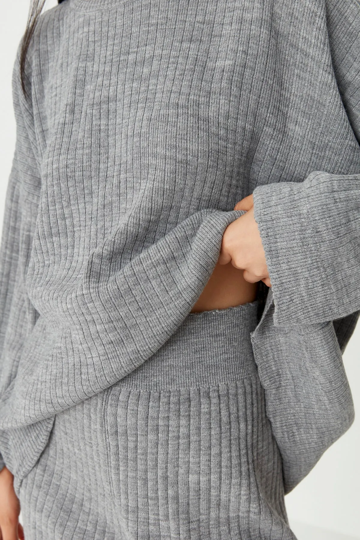 Trendyol Collection  Graues Strickoberteil- und -unterteil-Set mit Rundhalsausschnitt TWOSS20AU0084